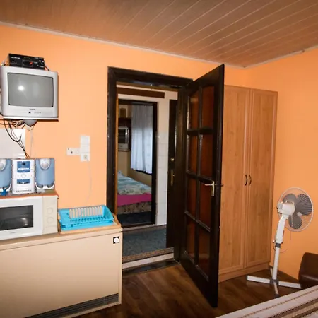 度假居 Kovacs Nyaralo *