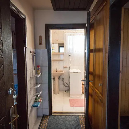 Kovacs Nyaralo 度假居 *